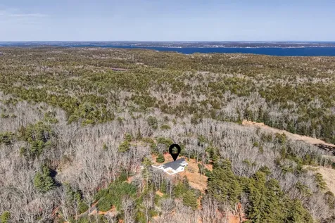 9 Hoffman's Way Georgetown ME 04548