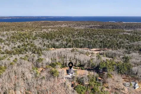 9 Hoffman's Way Georgetown ME 04548
