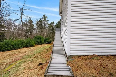 9 Hoffman's Way Georgetown ME 04548