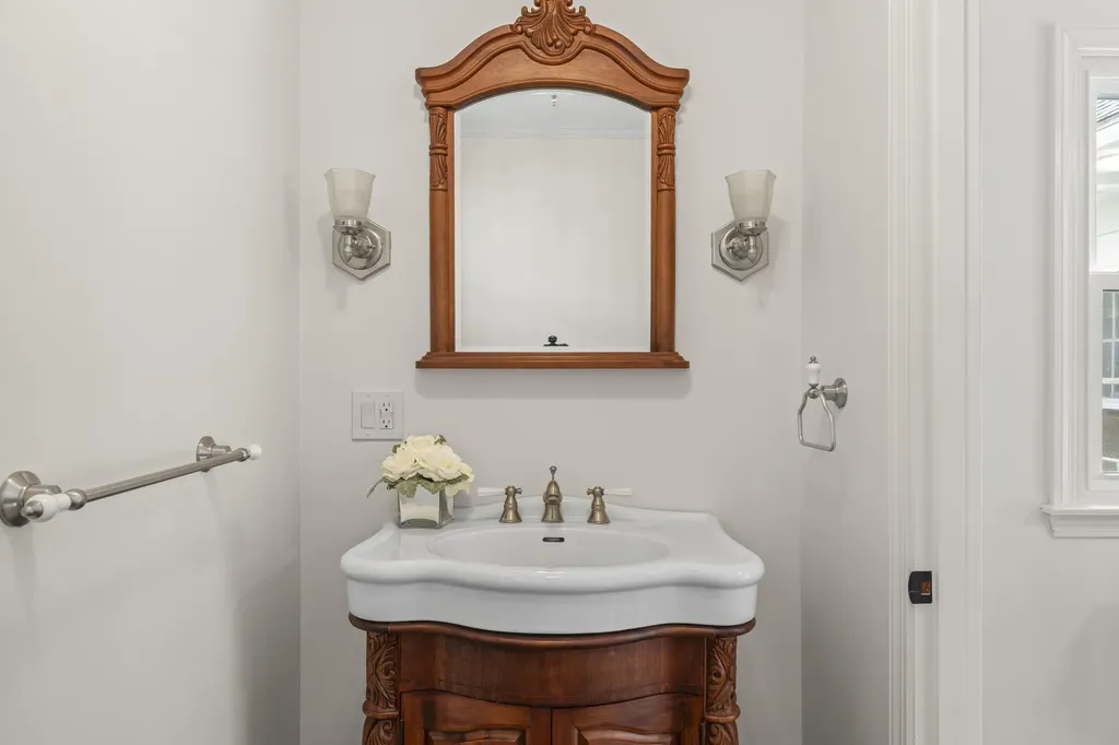 847 Middlesex Road Topsham ME 04086