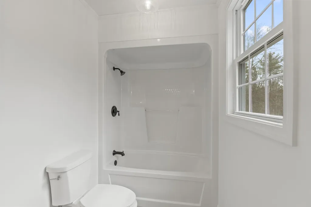 847 Middlesex Road Topsham ME 04086