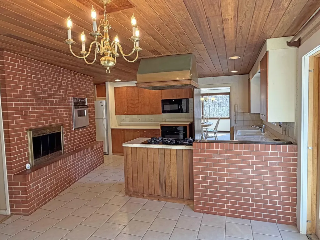 685 Main Road Holden ME 04429