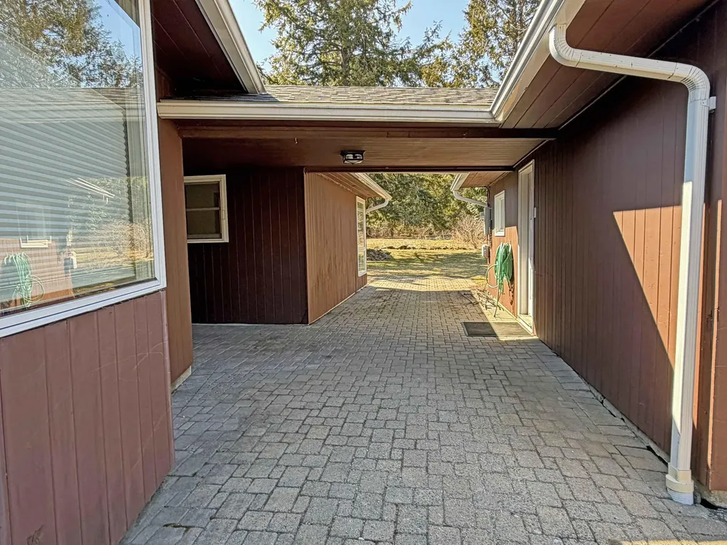 685 Main Road Holden ME 04429