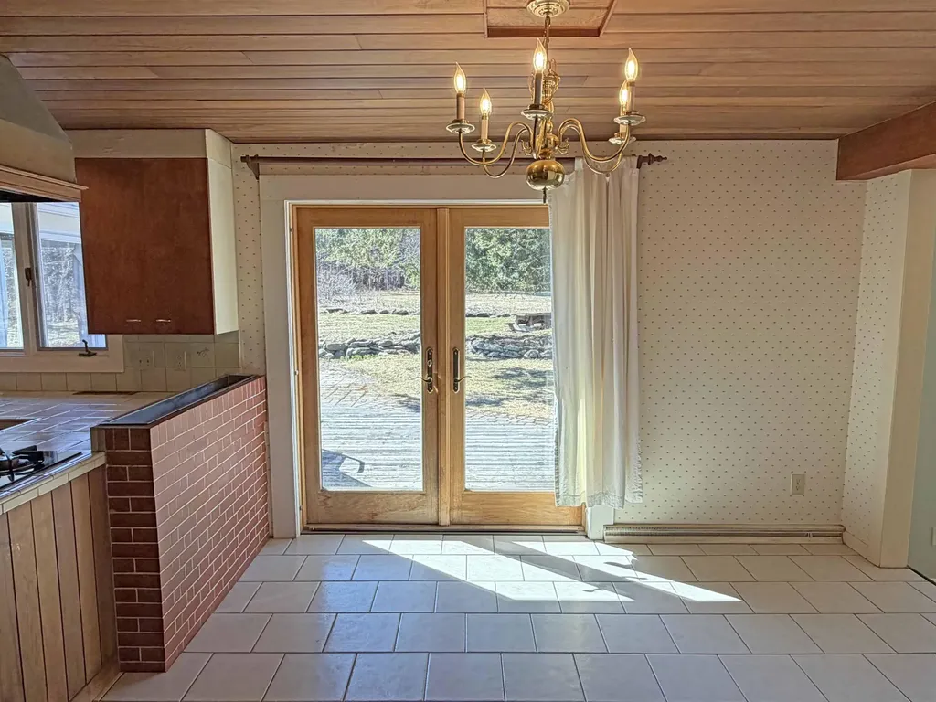 685 Main Road Holden ME 04429
