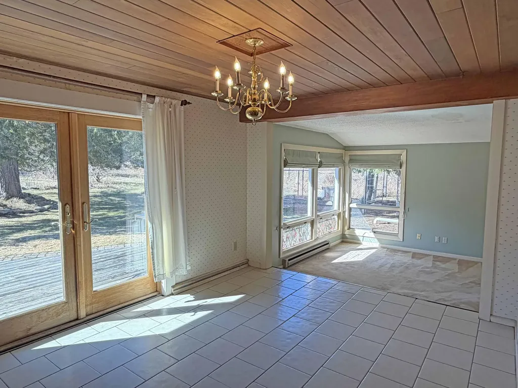 685 Main Road Holden ME 04429
