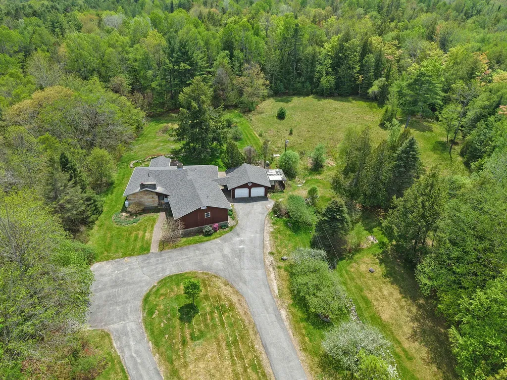 685 Main Road Holden ME 04429