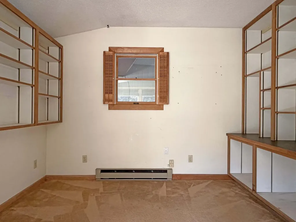 685 Main Road Holden ME 04429