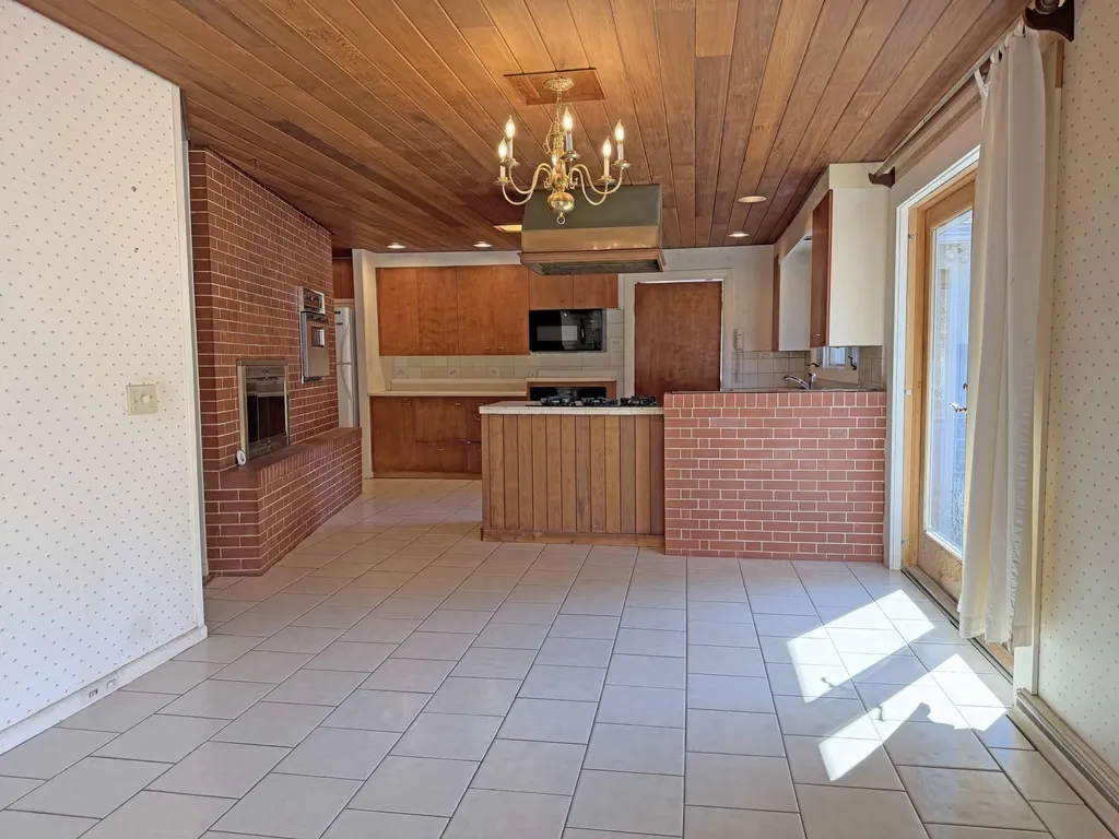 685 Main Road Holden ME 04429