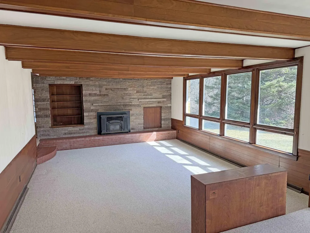 685 Main Road Holden ME 04429