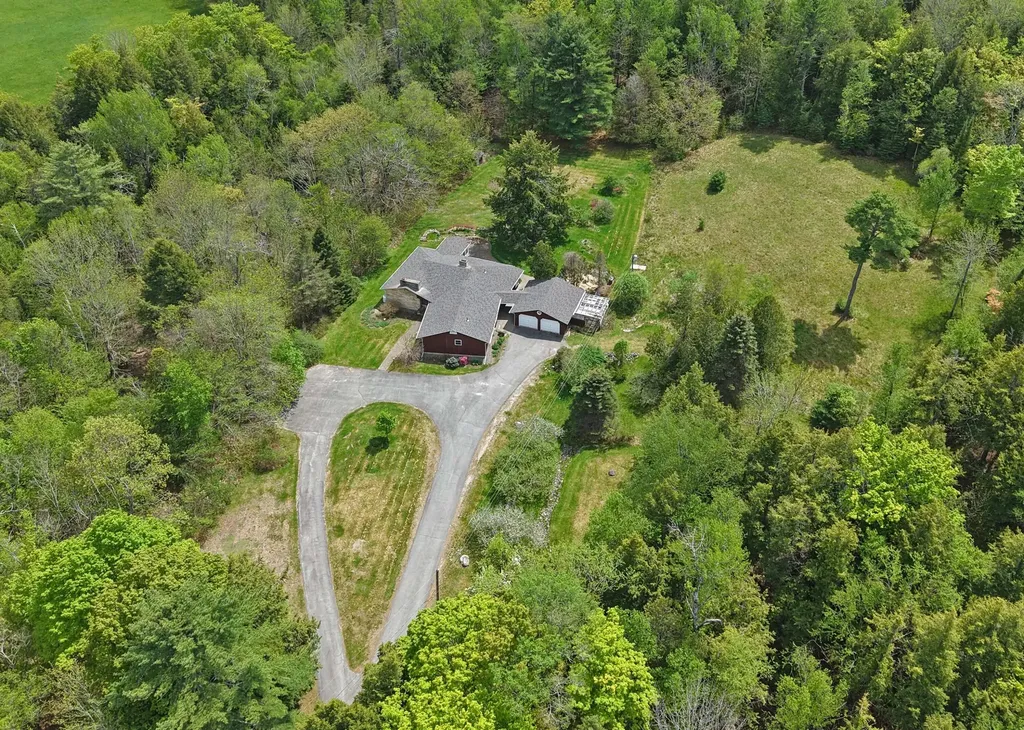 685 Main Road Holden ME 04429