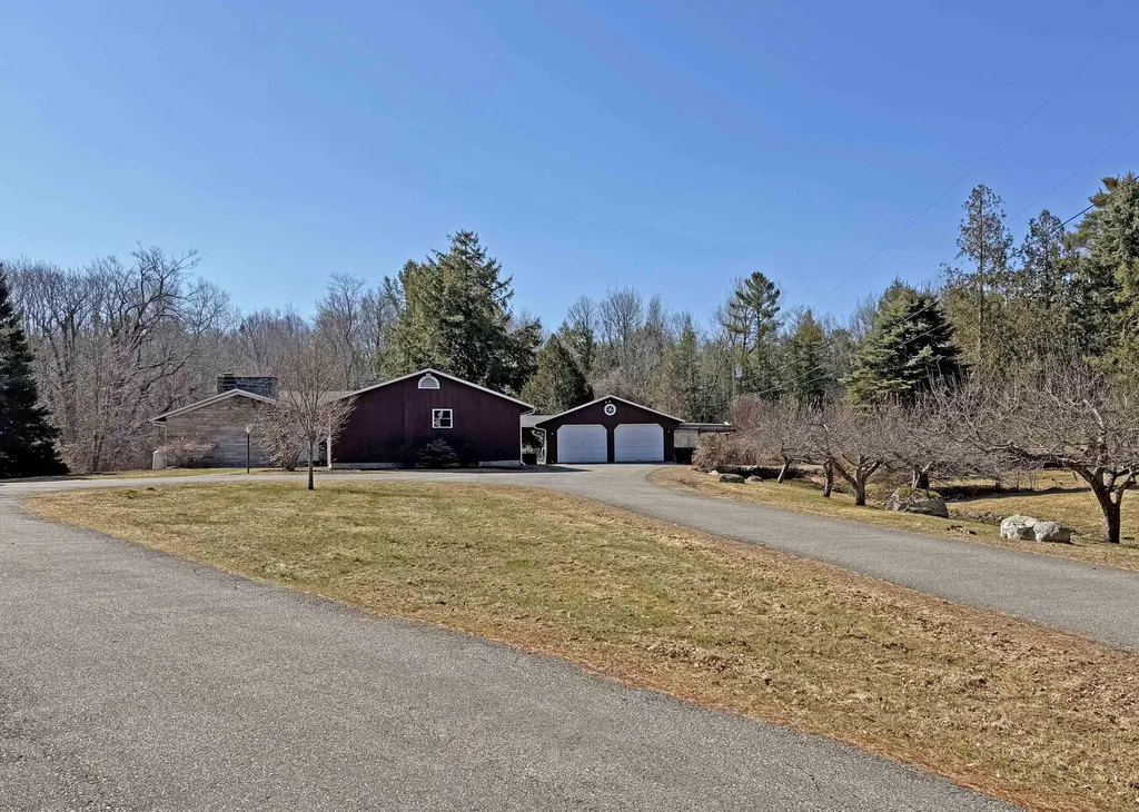 685 Main Road Holden ME 04429