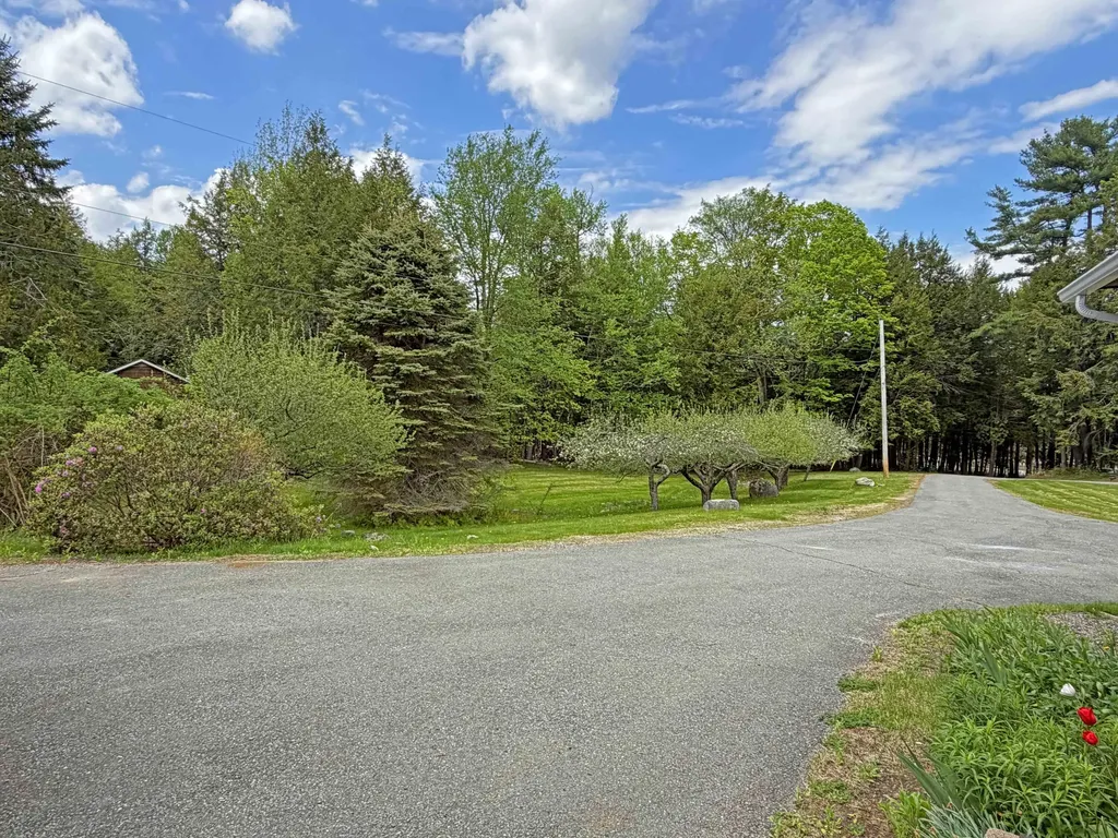 685 Main Road Holden ME 04429