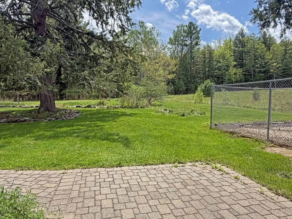 685 Main Road Holden ME 04429