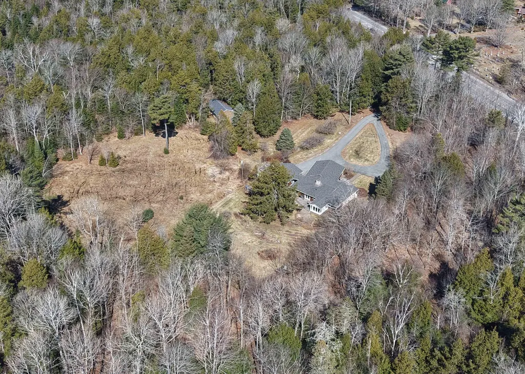 685 Main Road Holden ME 04429
