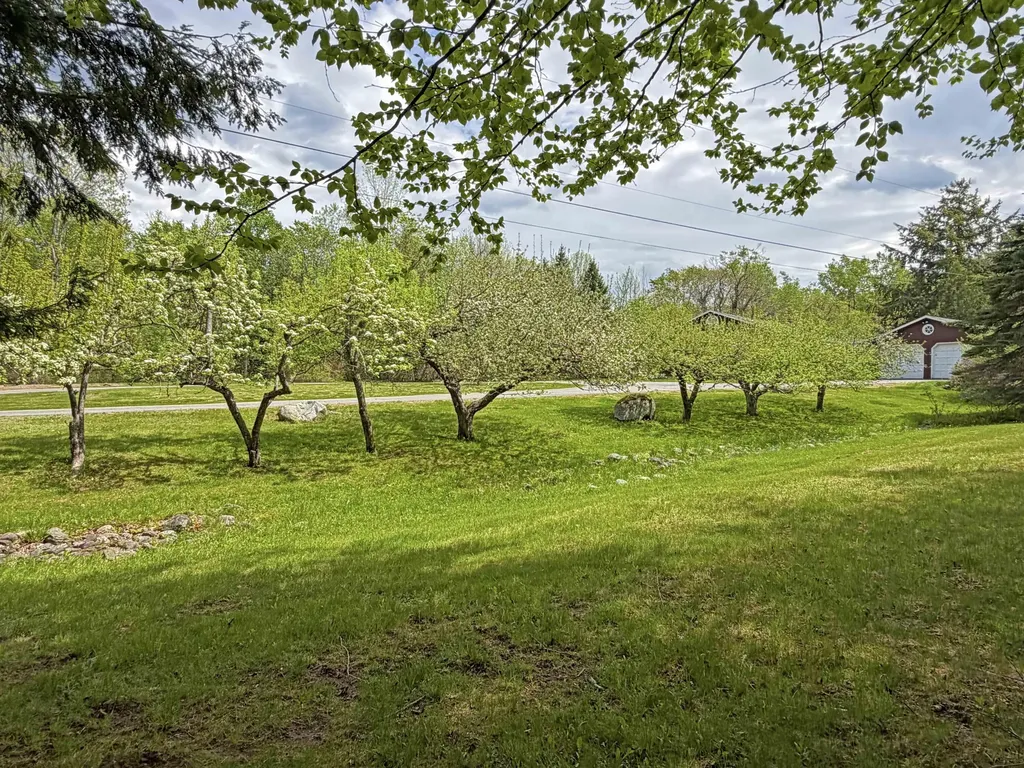 685 Main Road Holden ME 04429