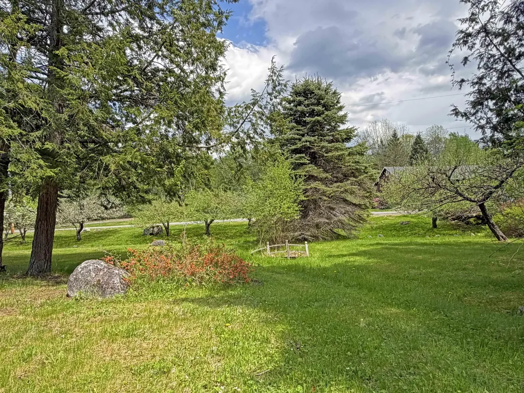685 Main Road Holden ME 04429