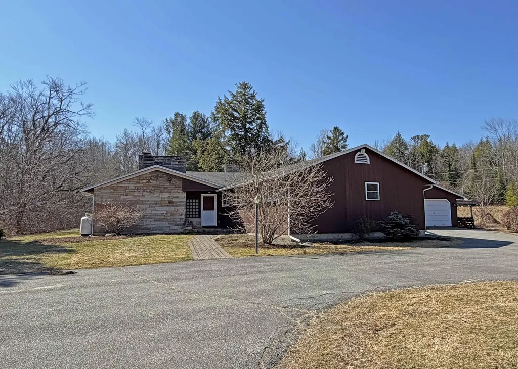 685 Main Road Holden ME 04429
