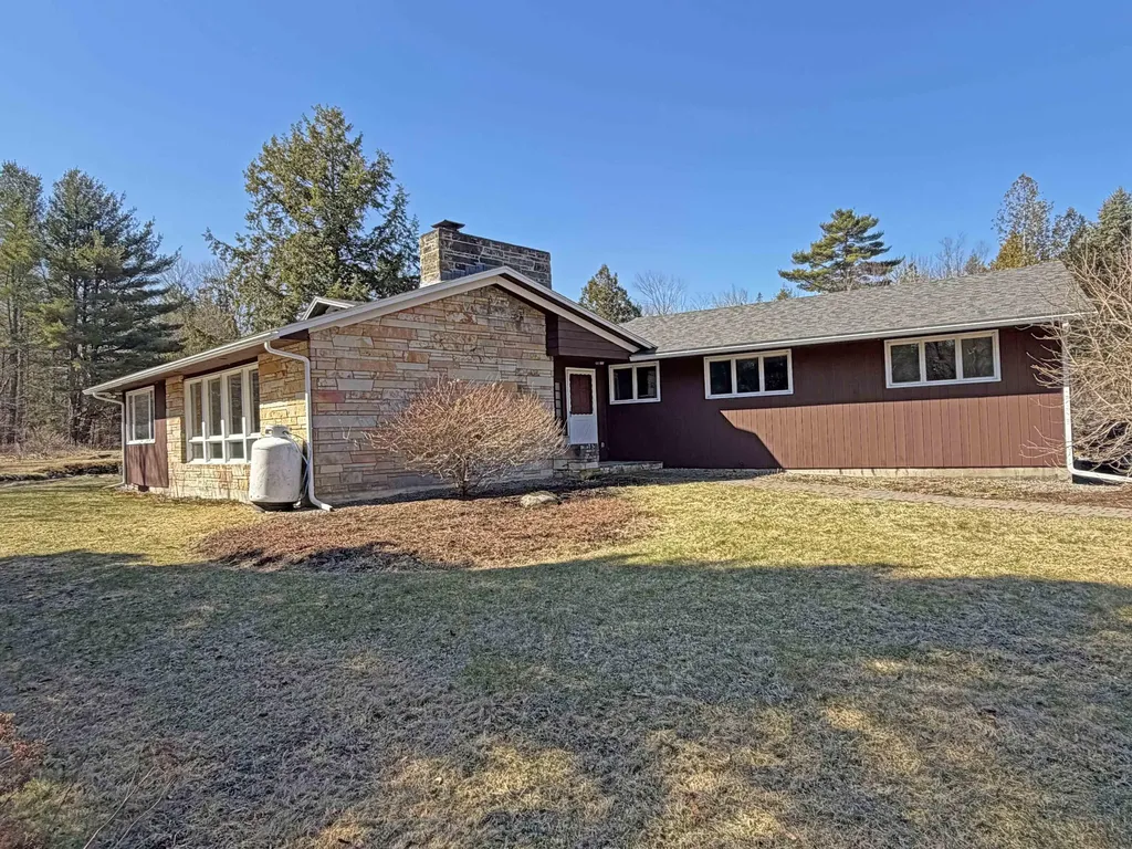 685 Main Road Holden ME 04429
