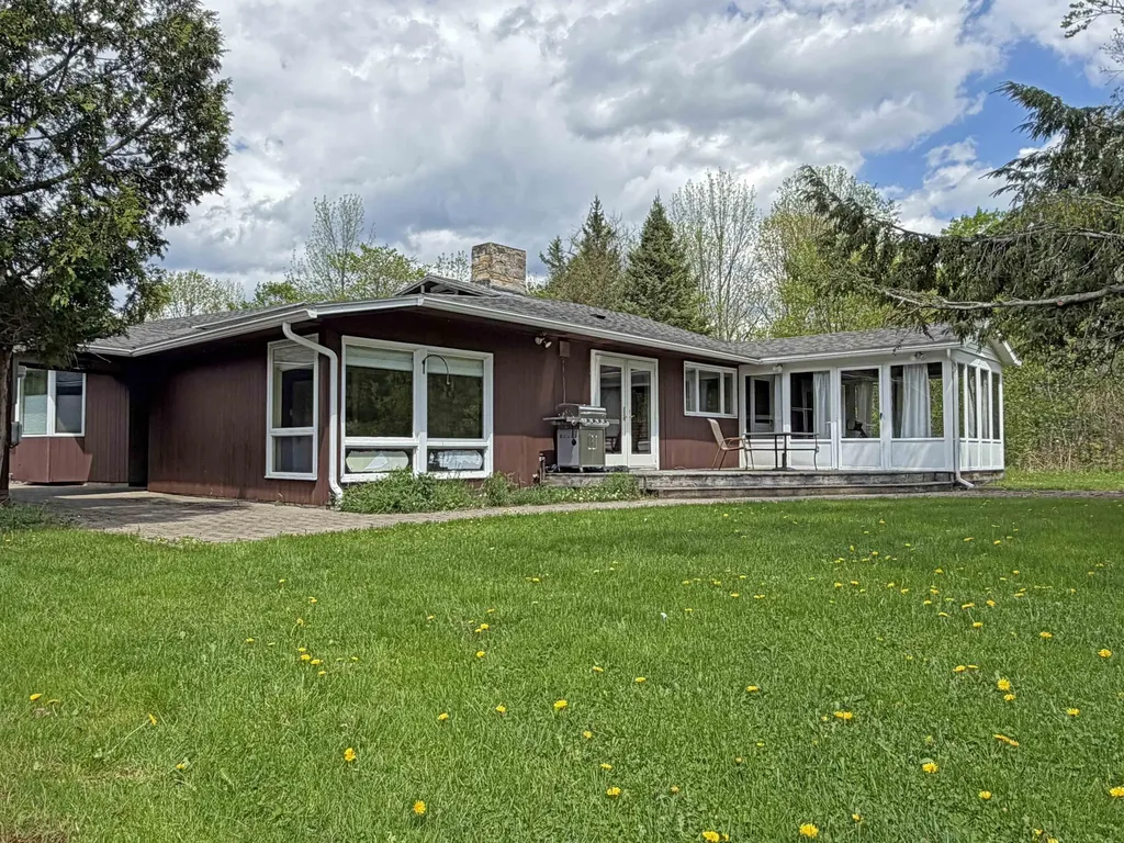 685 Main Road Holden ME 04429