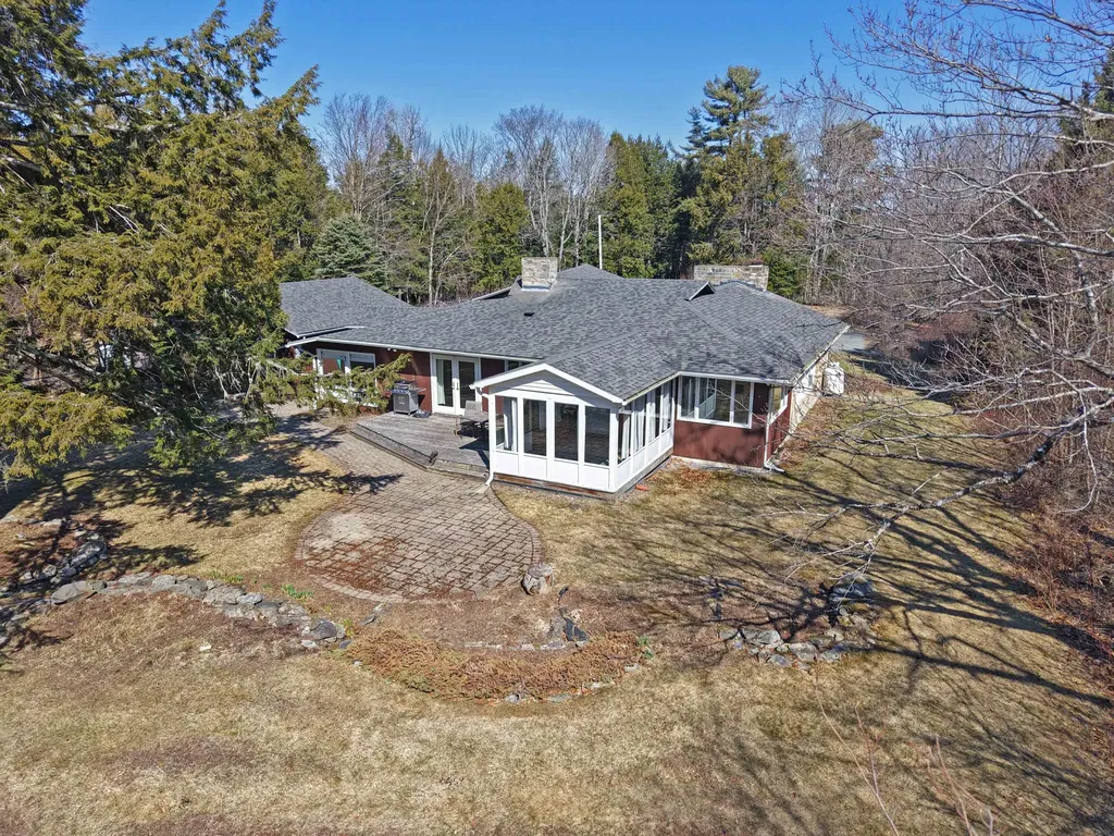 685 Main Road Holden ME 04429
