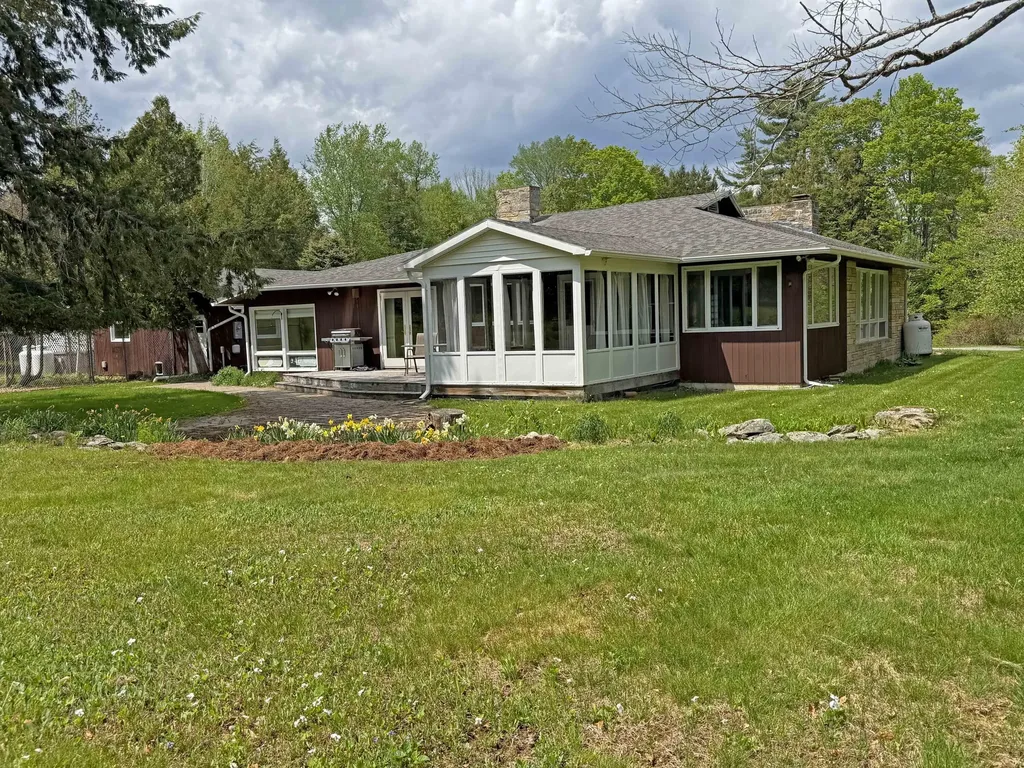 685 Main Road Holden ME 04429