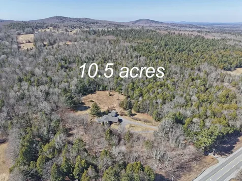 685 Main Road Holden ME 04429
