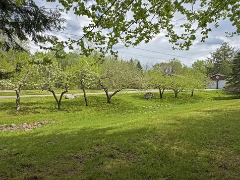 685 Main Road Holden ME 04429