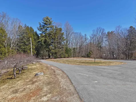 685 Main Road Holden ME 04429