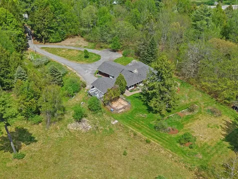 685 Main Road Holden ME 04429