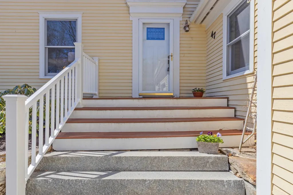 47 Glen Road Yarmouth ME 04096