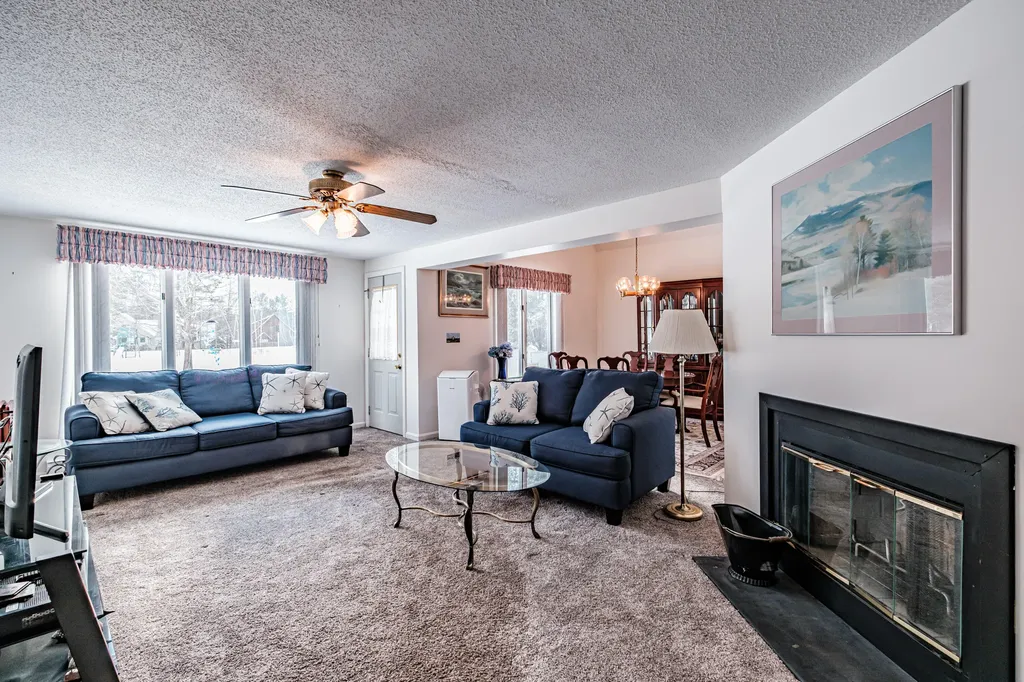 21 Daffodil Court Naples ME 04055