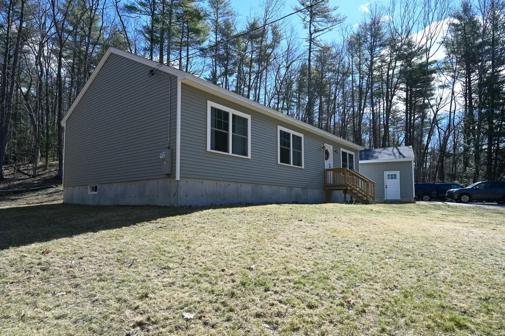 84 Harbor View Road Limerick ME 04048