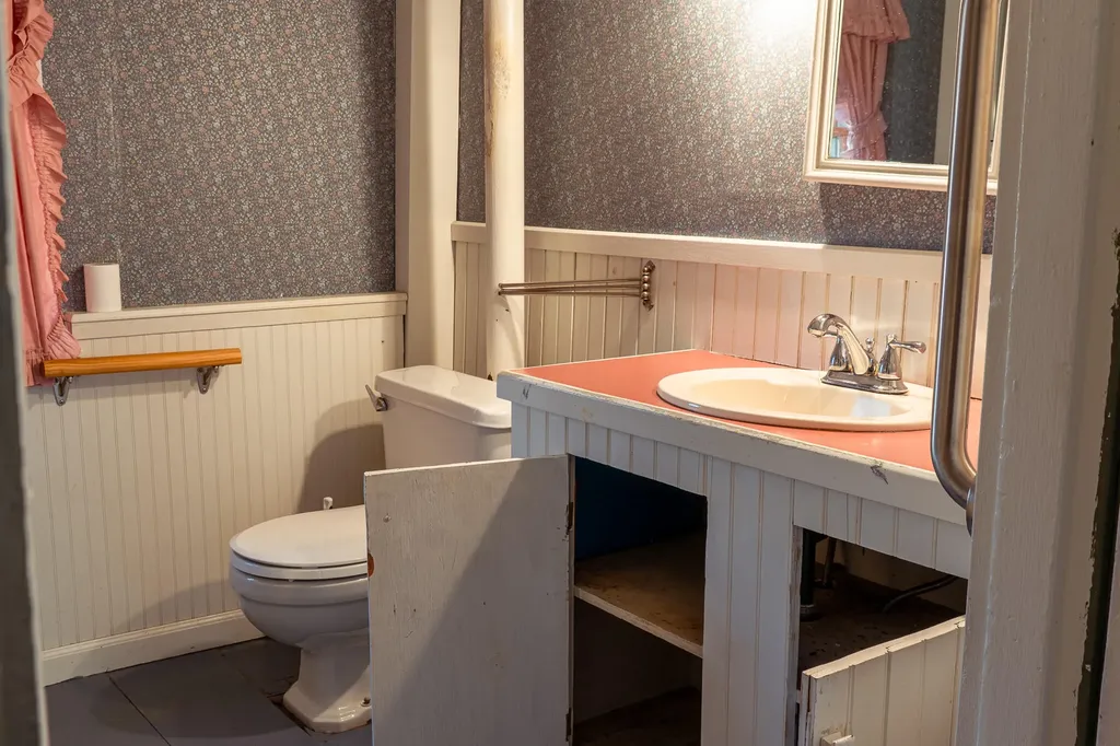 704 Cedar Grove Road Dresden ME 04342