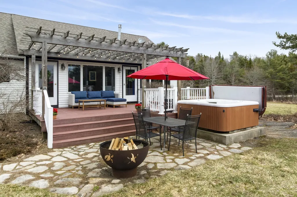 7 Bushy Isle View Phippsburg ME 04562