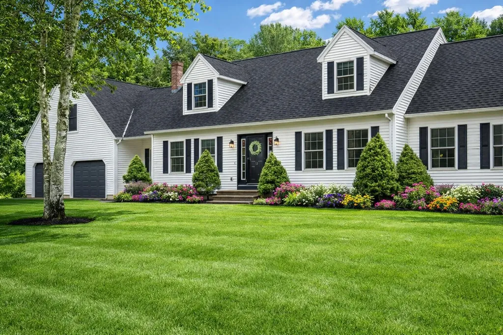 12 Surrey Lane Hampden ME 04444
