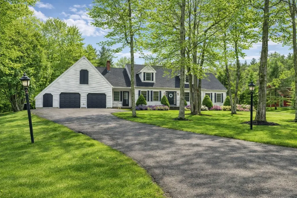 12 Surrey Lane Hampden ME 04444