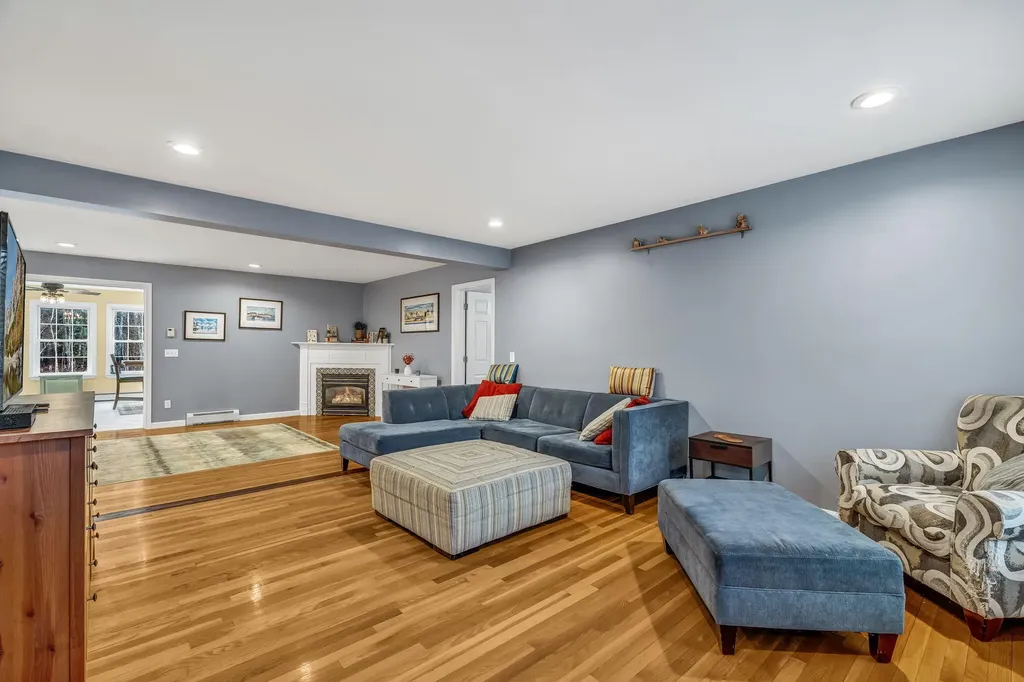 12 Surrey Lane Hampden ME 04444