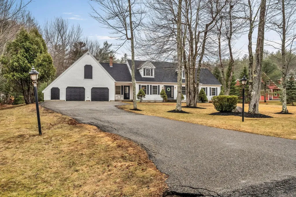 12 Surrey Lane Hampden ME 04444
