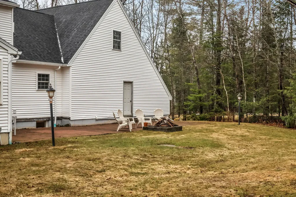 12 Surrey Lane Hampden ME 04444