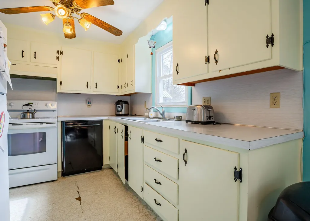 2 Sunrise Street Standish ME 04084