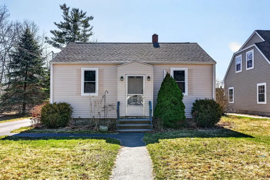 20 Providence Avenue Falmouth ME 04105