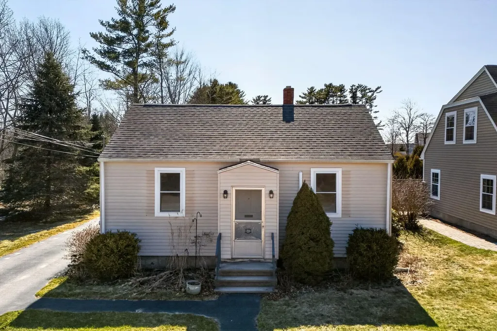 20 Providence Avenue Falmouth ME 04105