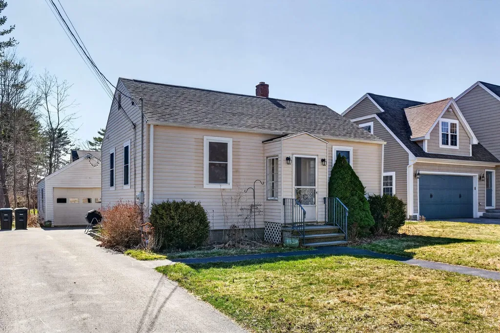 20 Providence Avenue Falmouth ME 04105
