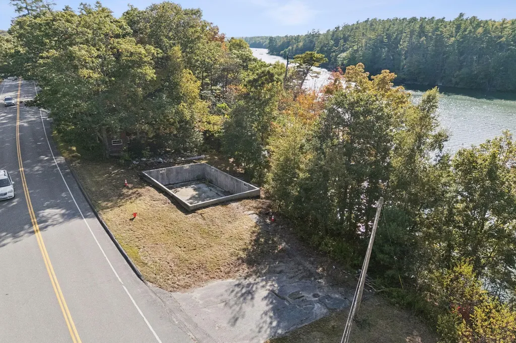 646 Gurnet Road Brunswick ME 04011