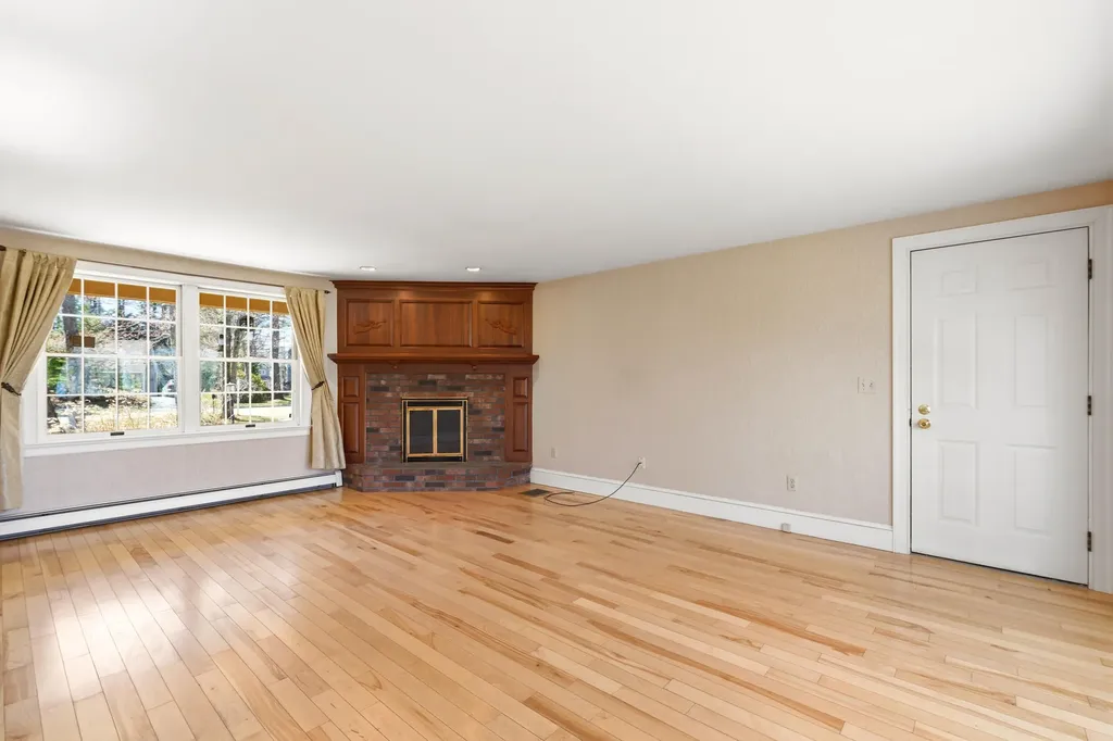 34 Mcauley Road Cape Elizabeth ME 04107