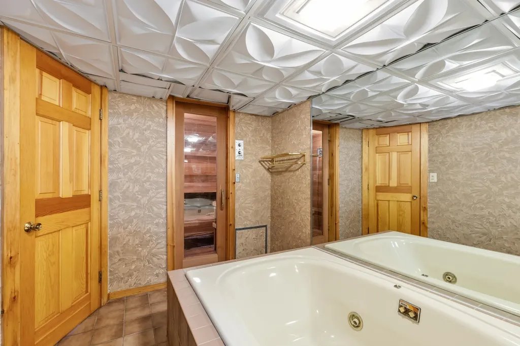 34 Mcauley Road Cape Elizabeth ME 04107