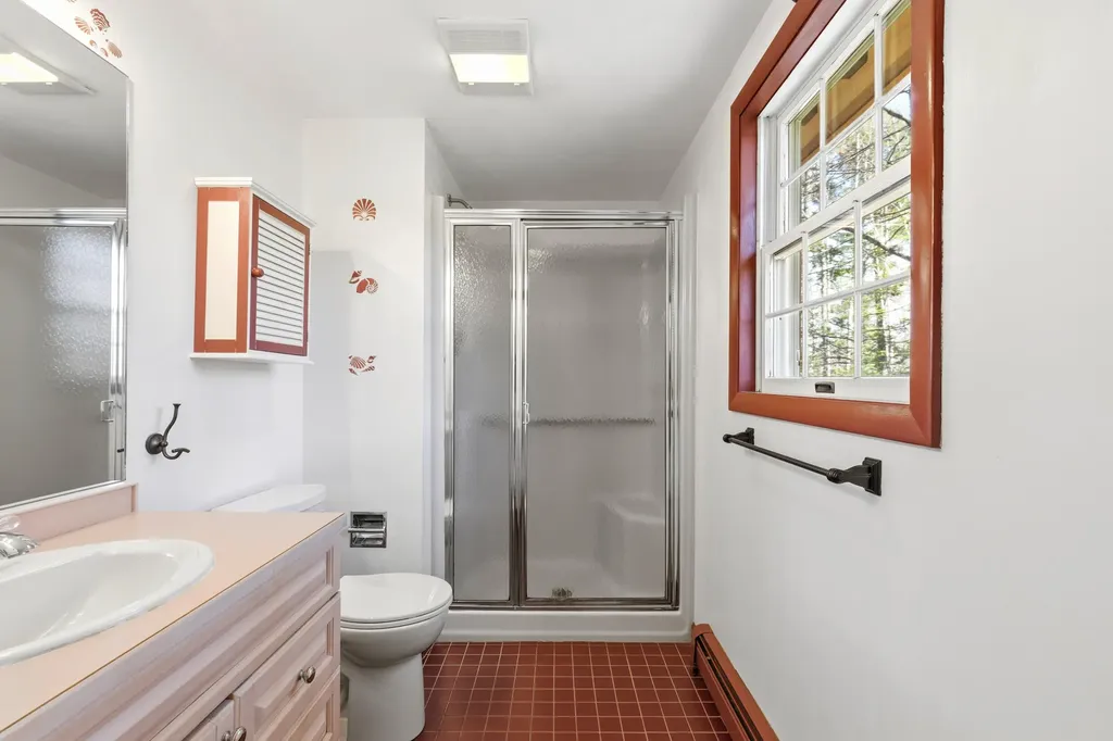 34 Mcauley Road Cape Elizabeth ME 04107