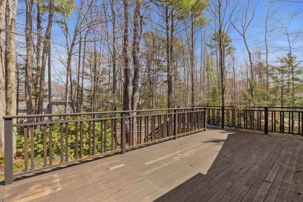 34 Mcauley Road Cape Elizabeth ME 04107