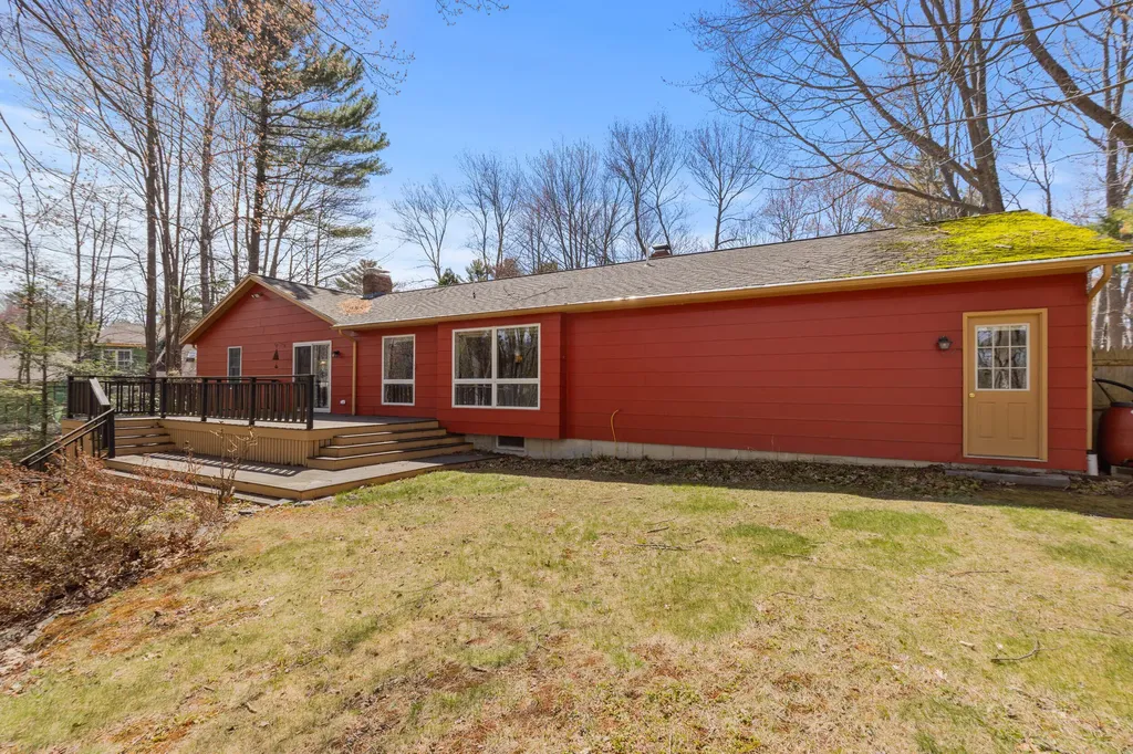 34 Mcauley Road Cape Elizabeth ME 04107