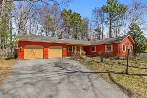 34 Mcauley Road Cape Elizabeth ME 04107
